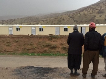 تحویل کانکسها به مردم روستای حسن سلیمان تحویل کانکسها به مردم روستای حسن سلیمان